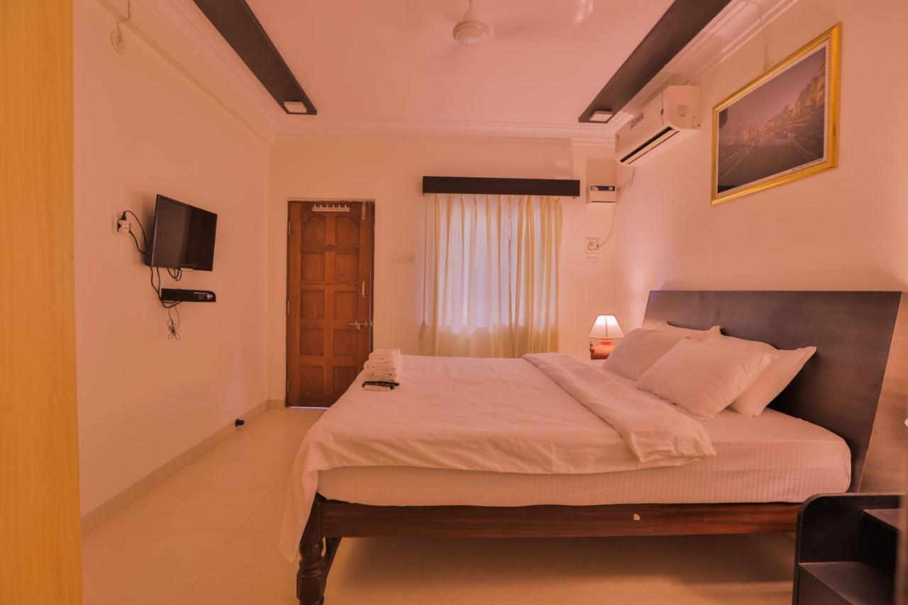 Pinnacle Blue By The Beach Calangute Buitenkant foto